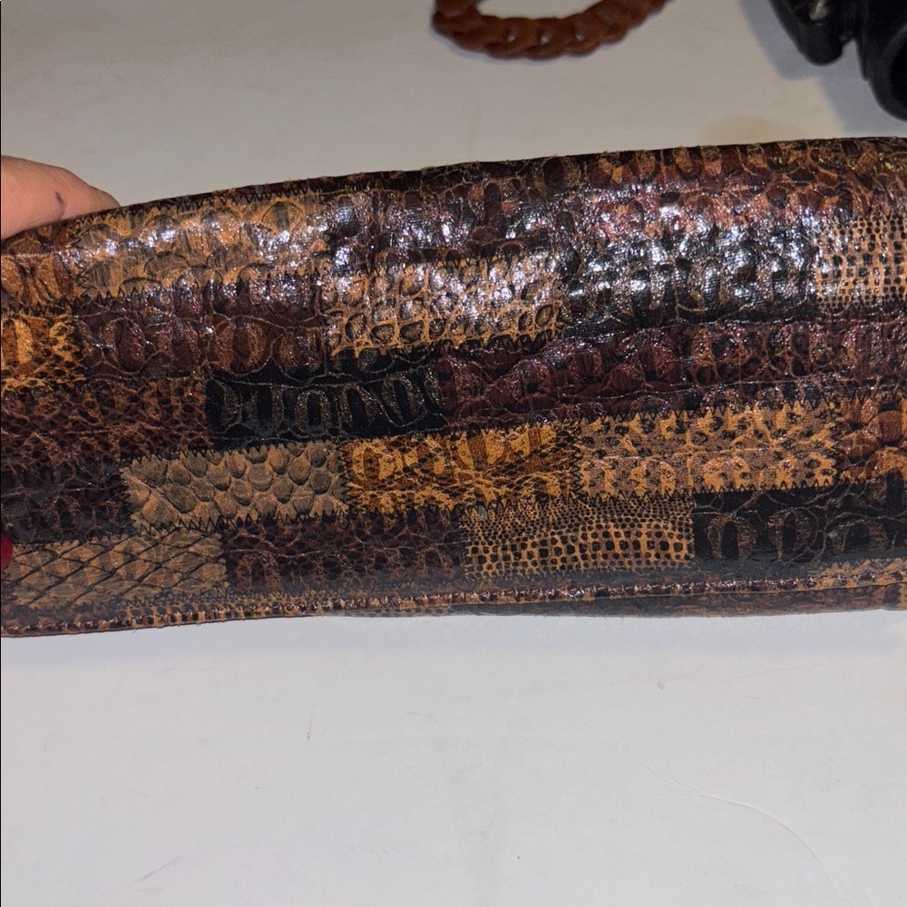 WALLET/ WRISTLET FAUX LEATHER AND FAUX ANIMAL PRINT BUT HAS GREAT COLORED DESIGN - Picture 9 of 11